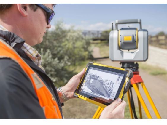 Tablette pour les travaux topographiques sur le terrain et la collecte de données sig - trimble t10_1