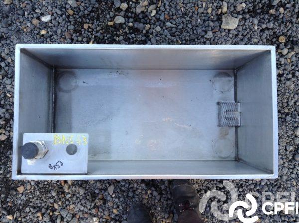 Bac de lancement de 100L - 820x420x570mm - 23KG - 4 pieds - 2 piquages sonde_1