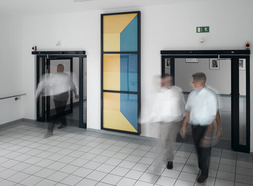 Porte battante DFA 127 - système universel et silencieux - modèles Record disponibles_1