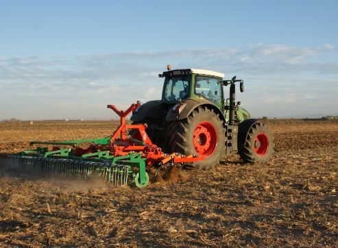 Outil agricole Segues CHM pour travail sur sols pierreux
