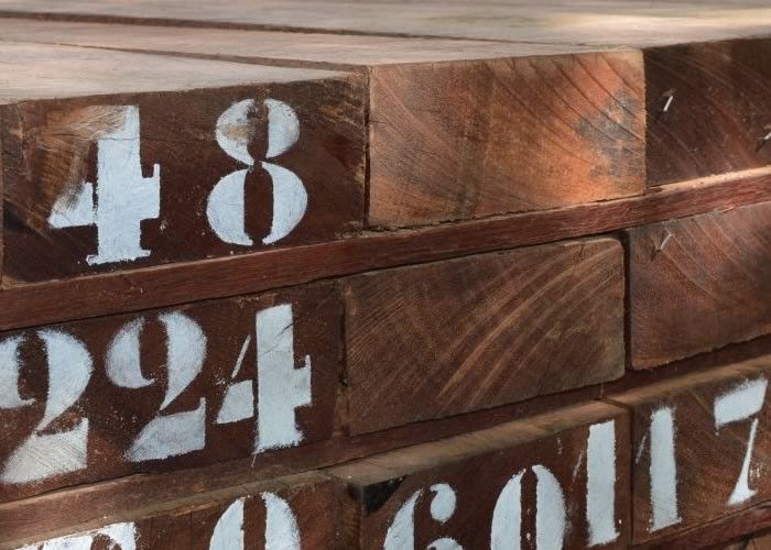 Traverse paysagère durable en azobé, dimensions 140 x 240 x 2600 mm