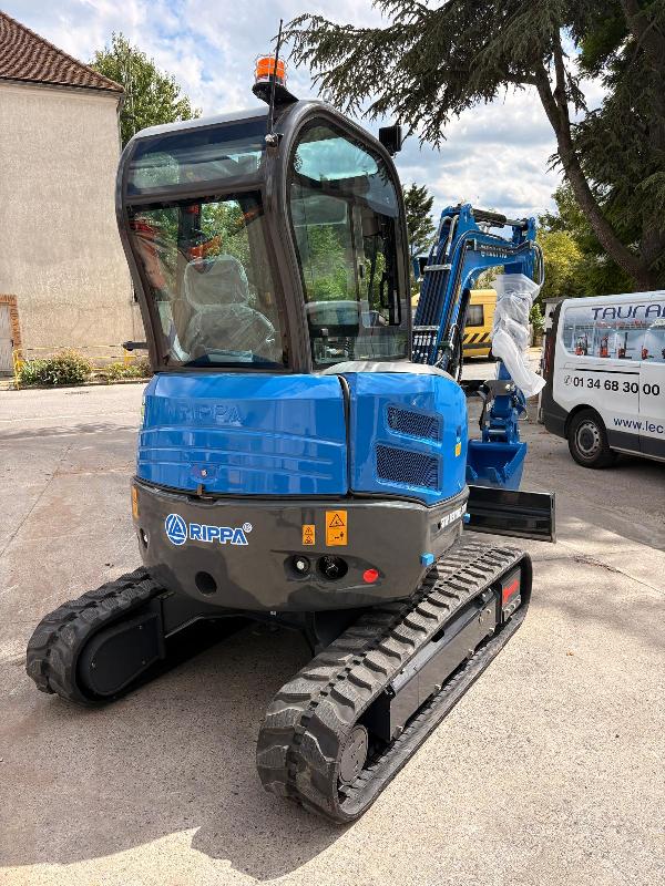 Mini-pelle RIPPA R32 3,2 tonnes avec cabine - moteur Kubota V1505_1