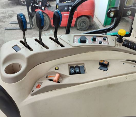 Tracteur série 5000 Arbos avec cabine panoramique et siège pneumatique