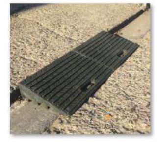 Rampe d'accès entiérement moulée en caoutchouc recyclé_1