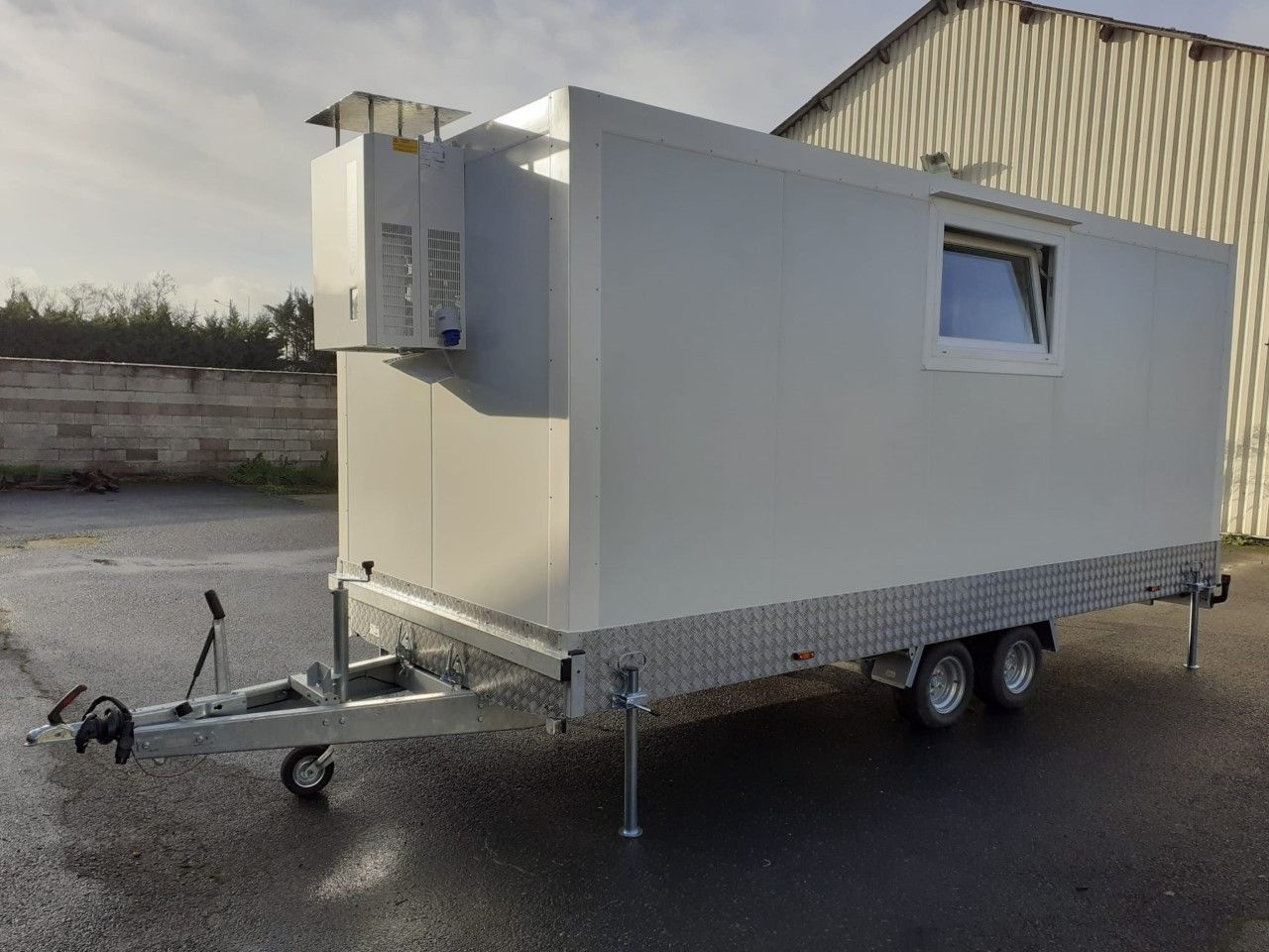 Remorque frigorifique double essieu 3000kg - RAPHA 23 - Dimensions intérieures 4m90 x 1m90 x 1m90_0