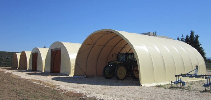 Tunnel de stockage / ouvert / structure en acier / couverture en pvc / ancrage au sol avec platine_1