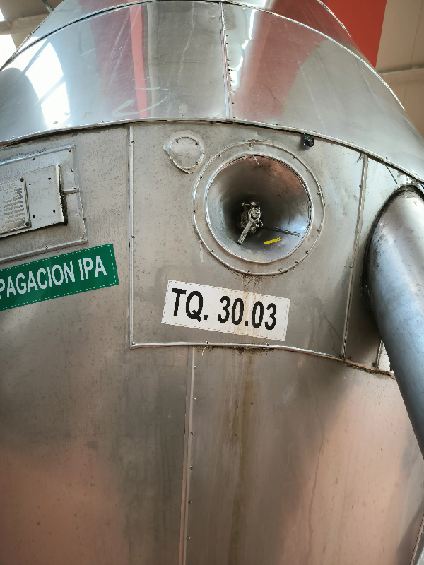 Cuve verticale en acier inoxydable de 14300 litres, calorifugée et avec agitation - référence : c13627_1