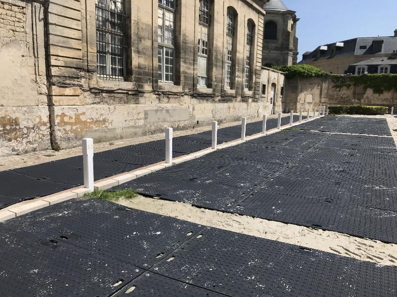 Plaques de roulage plastique  - chemins d'accès, cheminements piétons et plateformes temporaires - disponible en vente et en location - EnvhyroMat_1