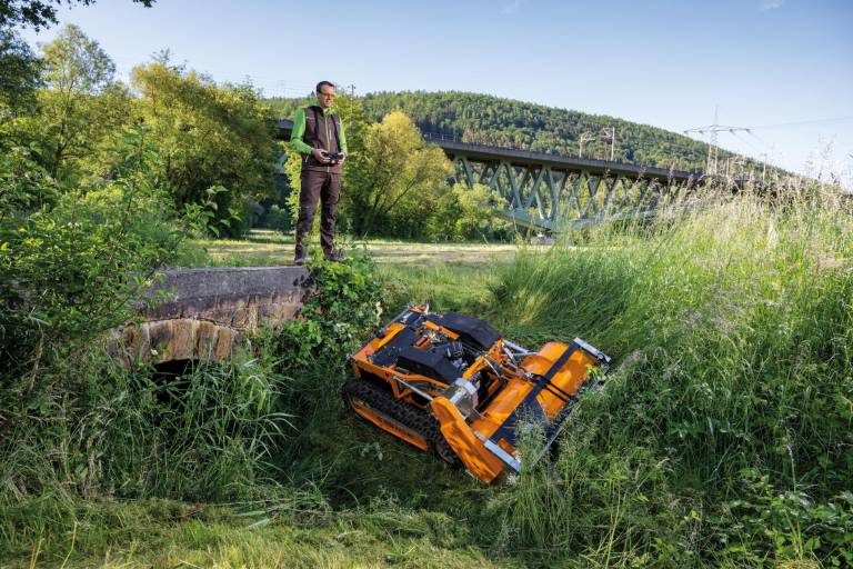 Robot debroussailleur à chenilles - Pour broyeurs à fléaux - AS 1000 Ovis RC - radiocommandée - Du PRO pour les PRO - 419 kg - hauteur totale 69 cm_1