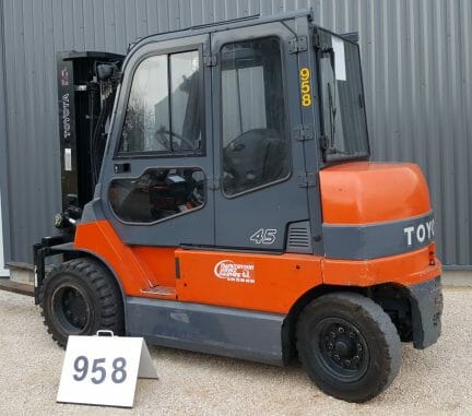 Chariot frontal électrique d'occasion Toyota 7FBMF45 - 4500kg - Mat Triplex - Hauteur 4700mm_1