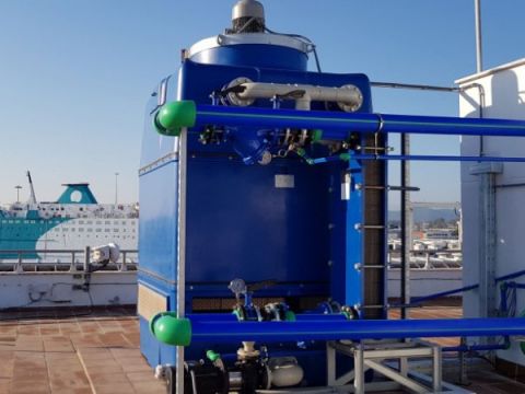 Tour de refroidissement fermée AIR-C-PS - ventilateur à moteur séparé - conforme réglementation légionelle_1