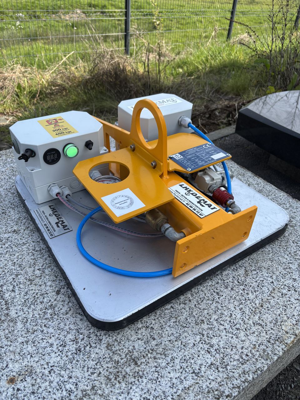 Palonnier à ventouse autonome LPB ? 600 kg ? Sans fil ? Manutention pierre, béton et funéraire_0