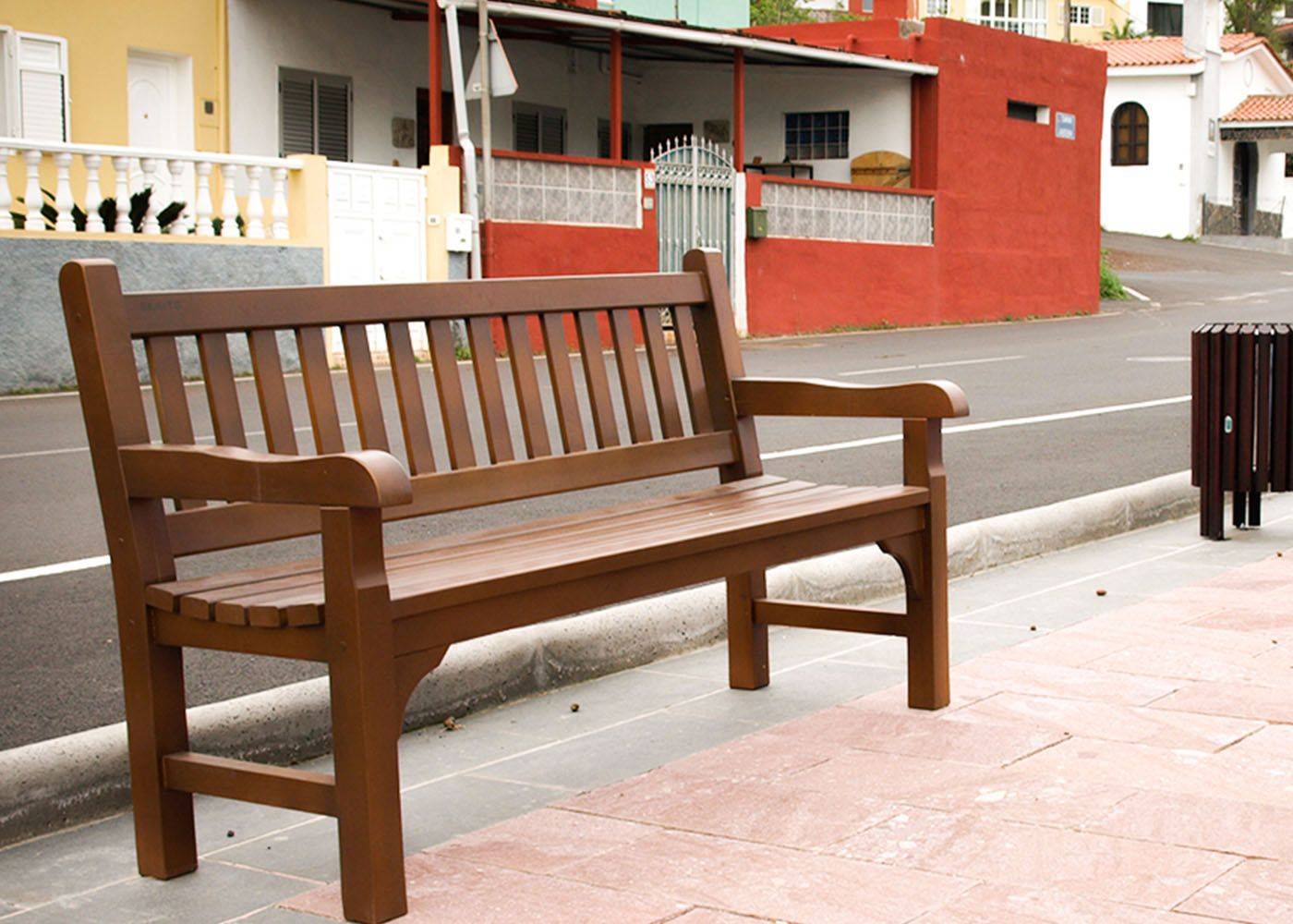 Banc public Göteborg UM345 - bois tropical traité avec finition teinte naturelle_1