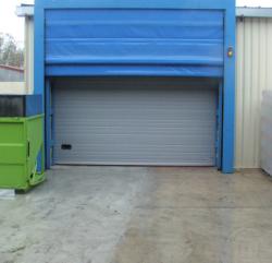 Porte rapide à empilement MISCHLER - plastique robuste - usage extérieur - norme EN 13241-1_1