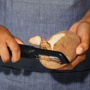 Éplucheur à légumes oscillant - OXO - Référence OX20081 - lame lisse en acier inoxydable, manche antidérapant_1