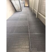 Caillebotis mi-fer sur-mesure - JK Technic - esthétique et robuste pour usage industriel et architectural Caillebotis mi-fer sur-mesure - JK Technic - esthétique et robuste pour usage industriel et architectural