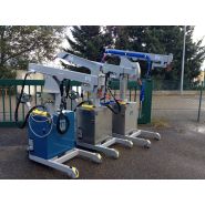 Mini-grue avec mât hydraulique pour levage vertical précis