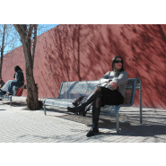 Banc public Vallès doble UM340D - piètement tubulaire Ø40 mm - assise et dossier en tôle d'acier perforé_1