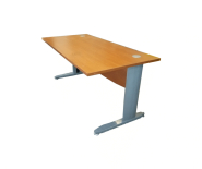 Bureau droit en bois d'occasion - Couleur bois - Grande résistance et espace suffisant_1