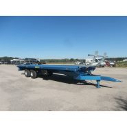 Plateau fourragers semi-porté avec essieu balancier carré et flèche renforcée