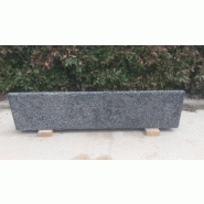 Mur en béton préfabriqué avec profil en L