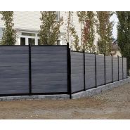 Clôture Ezfence Elite avec texture bois naturel et choix de couleurs variées