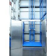 Plateforme élévatrice avec guidage en profils laminés