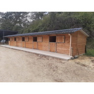 5 boxes en ligne en bois Douglas - BOX028 - Abri spacieux et robuste pour chevaux_1