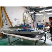 Palonnier basculant avec ventouses à soufflets pour démoulage de coques en fibre de verre_1