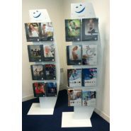 Porte-brochure - Guinaudeau - 1900mm de hauteur, 2 à 3 niveaux personnalisables, panneau alucobond_1