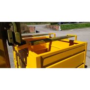 Benne à fond ouvrant peinte sur socle - évacuation totale et immédiate des déchets_1