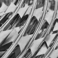 Fil barbelé est fabriqué en fil galvanisé diam 1.78/1.80 mm des picots en  fil galvanisé à chaud diam 1.6mm espacé de 10 à 13cm