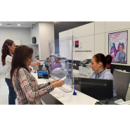 Écran de Protection Plexiglass Transparent - H 68 x L 90 x P 16 cm - Réf : 490770 - Passe-documents intégré - Fixation adhésive_1