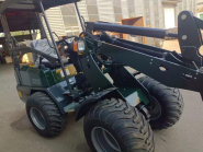 Valet de ferme - Chargeuse multifonction H180 - L'outil indispensable pour l'entretien des écuries_1