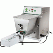 Machine électrique à pâtes fraîches avec cuve extractible - 8 kg/h - PF25E | Fimar - Couteau coupe pâte_1