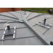 Ligne de vie à chariot - dispositif d'ancrage pour couverture à joint debout avec potelet absorbeur intégré_1