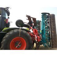 Équipement agricole avec largeur ajustable de 3 à 6 mètres