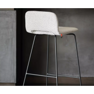 Tabouret design avec dossier ergonomique pour bars modernes_1