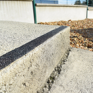 Bande antidérapante adhésive en polymère époxy - Usage extérieur et intérieur_1