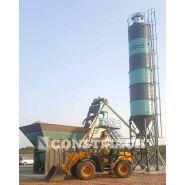 Silo à ciment avec plate-forme de maintenance et tuyau de remplissage