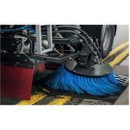 Balayeuse de voirie performante avec cuve à déchets en acier inoxydable