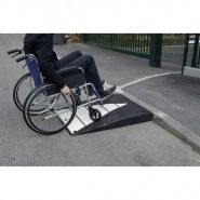 Leo10885 - Rampe pour trottoir en caoutchouc Disset Odiseo - pente 10% - supporte jusqu'à 40 tonnes - poids 86kg_1