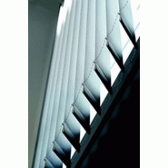 Store à bandes verticales Storistes de France - Style épuré, grandes dimensions, et gestion de la lumière_1