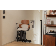 Monte escalier ergonomique avec rail noir sobre et raffiné,  commande simple et assise pivotante - JOYA_1