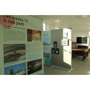 Panneaux modulables pour expositions avec mâts 4 directions