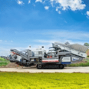 Équipement de criblage mobile avec châssis de véhicule