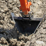 Godet trapèze Cangini Benne - Compatible avec pelles et mini-pelles de 0,6 à 22 tonnes - Inclinaison réglable 52° ou 60° - Acier haute résistance_1