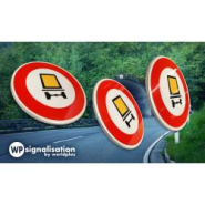 Panneau d'interdiction B18c - Accès interdit aux véhicules transportant des marchandises dangereuses - WP Signalisation_1