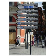 Panneau directionnel avec caisson traversant sur mât - gamme Urville - flèche ou rectangle_1