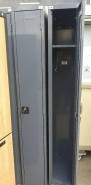 Vestiaire métallique avec clé 1 porte d'occasion - Hauteur 198cm - Couleur Gris - Bon état_1